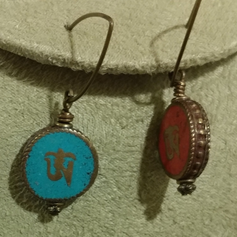 Earrings - Picture 3 of 5